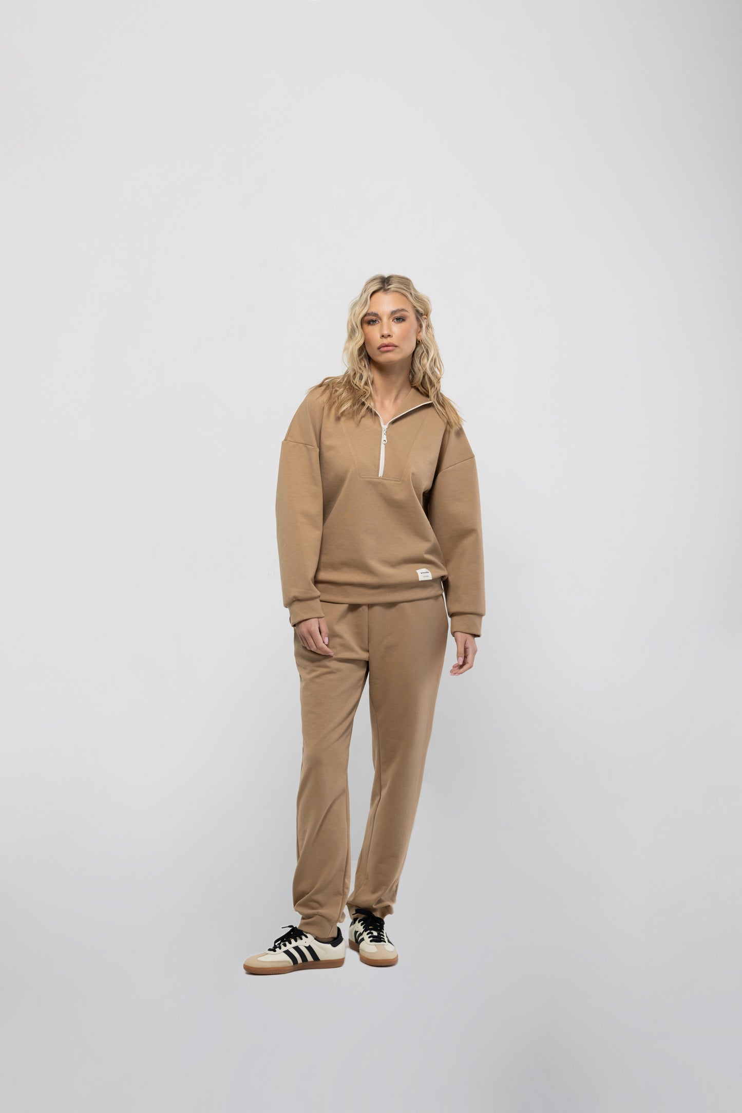 Earth beige zippe