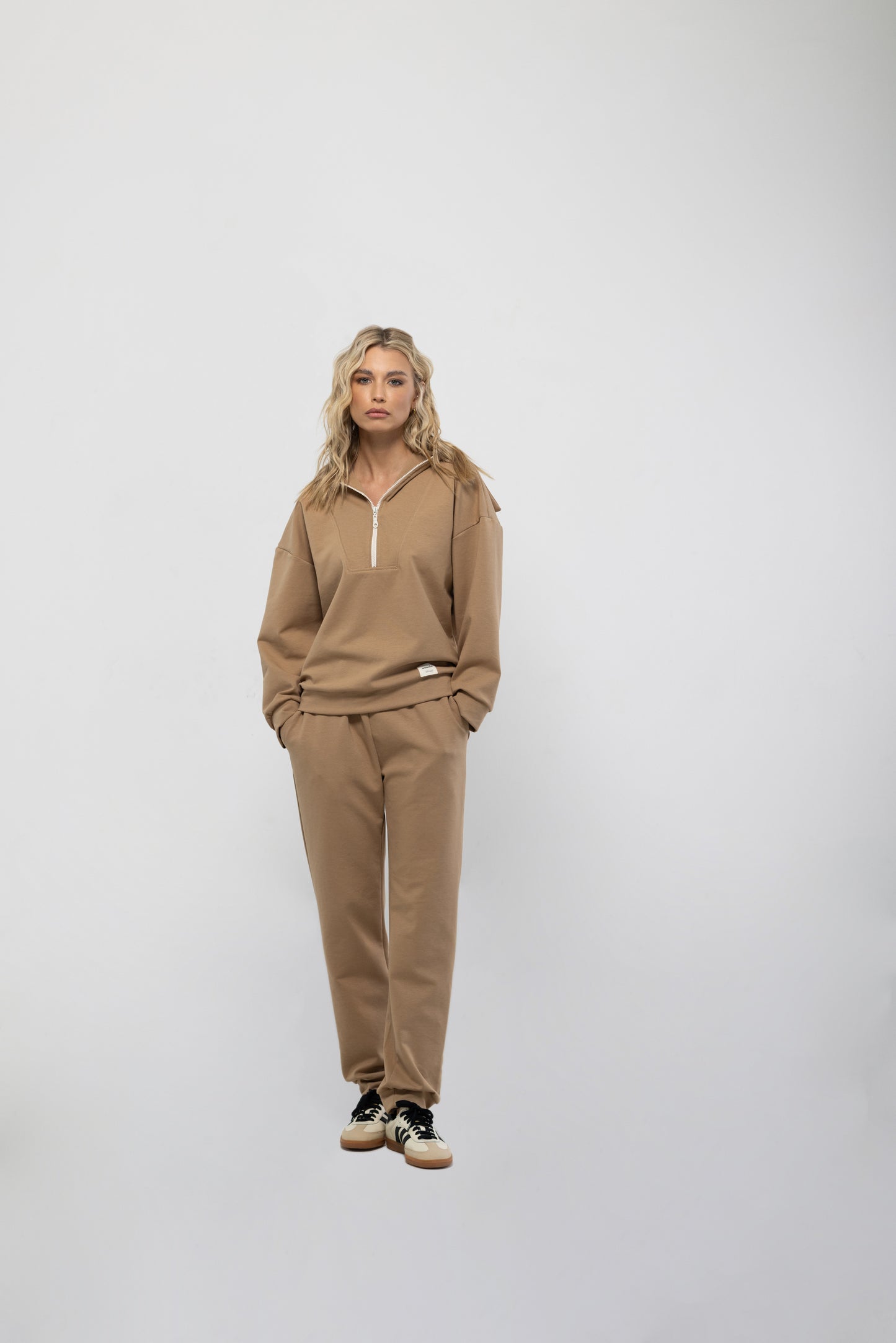 Earth beige zippe