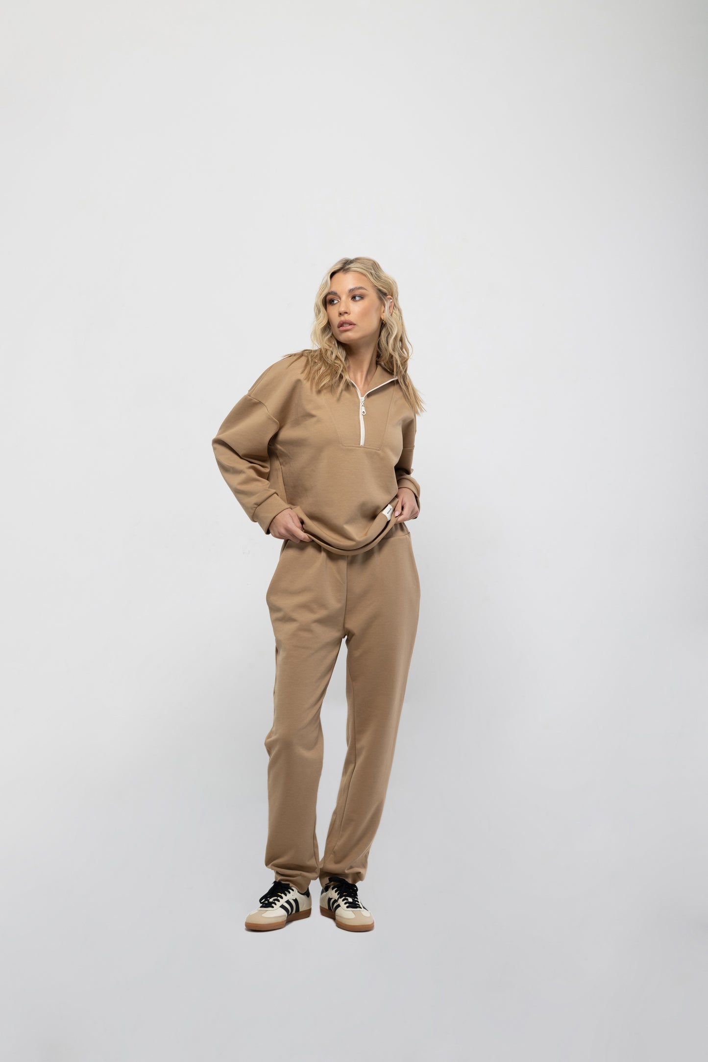 Earth beige zippe